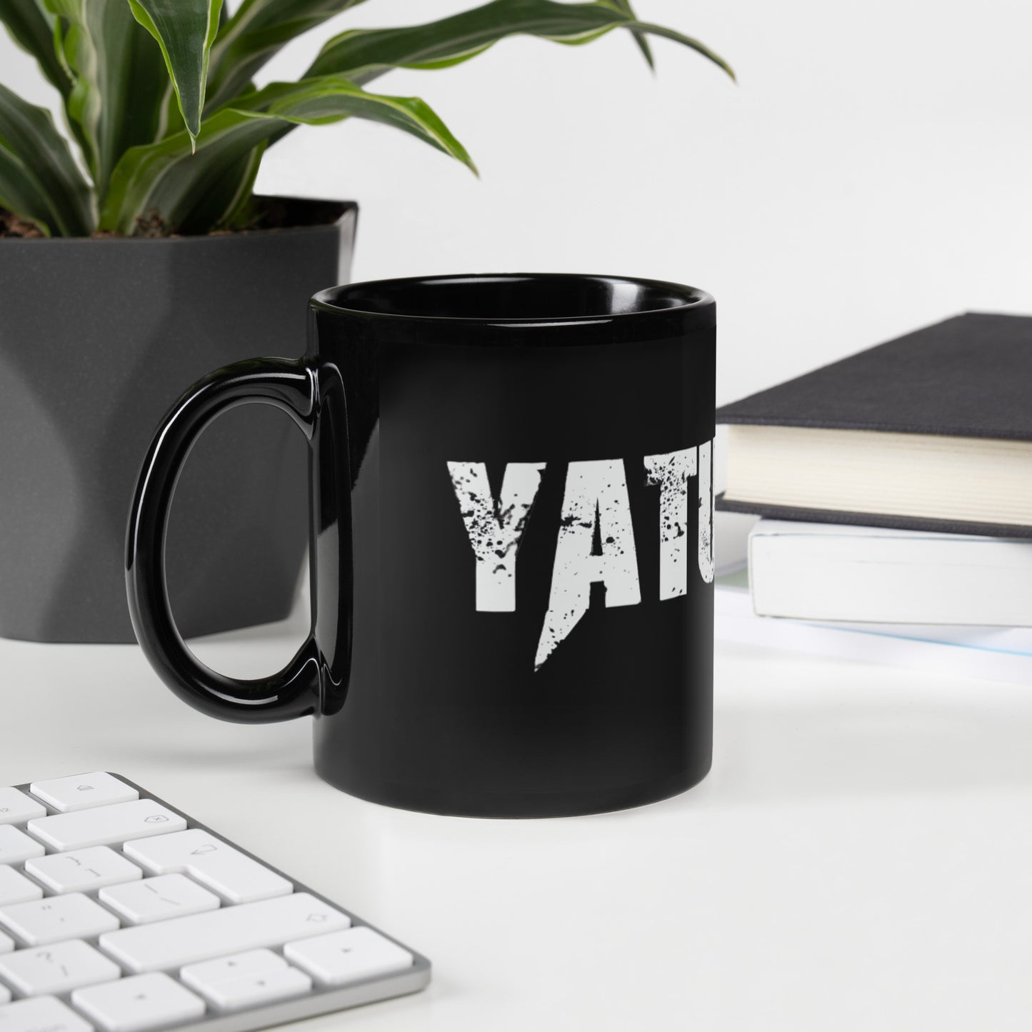 Yatu Black Glossy Mug